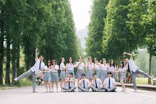 龙游大学毕业照合影创意拍摄定格青春